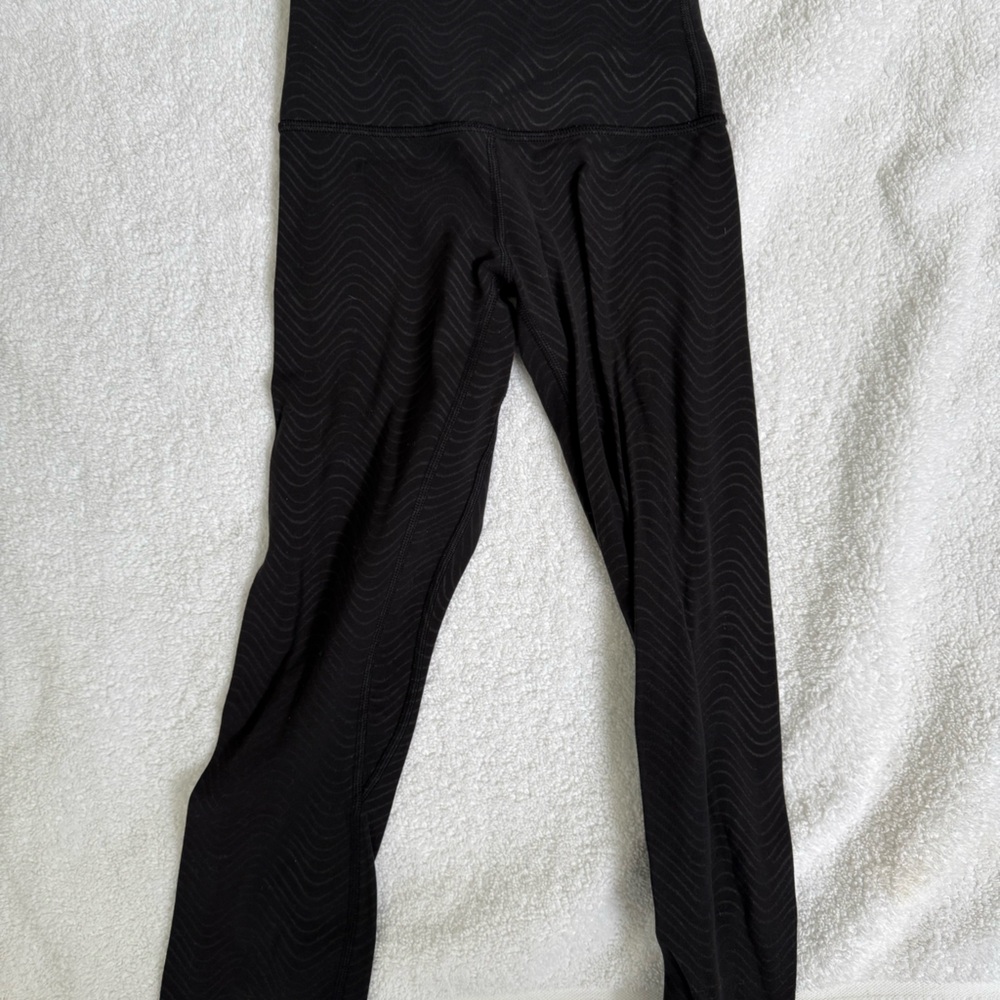 Lululemon black 3/4 length leggings size 0